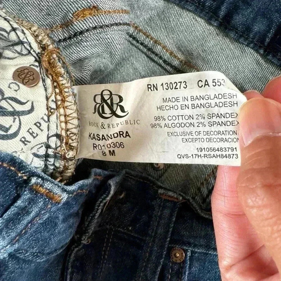 Rock & Republic Kasandra Bootcut Jeans Sz 8M Dark Wash Blue Distressed Studded - Picture 16 of 16